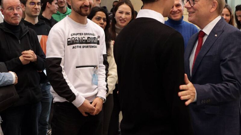 Im Landtag in Düsseldorf: Erkelenzer nehmen an „Demokratieschule“ teil