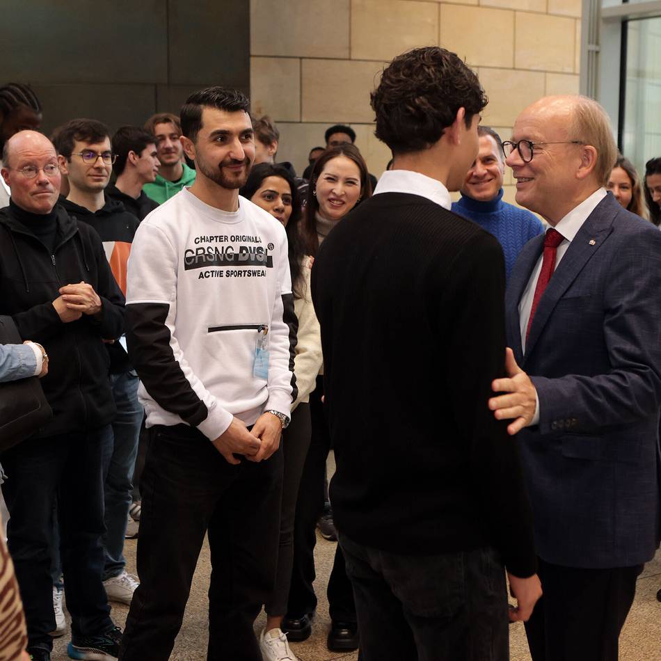 Im Landtag in Düsseldorf: Erkelenzer nehmen an „Demokratieschule“ teil