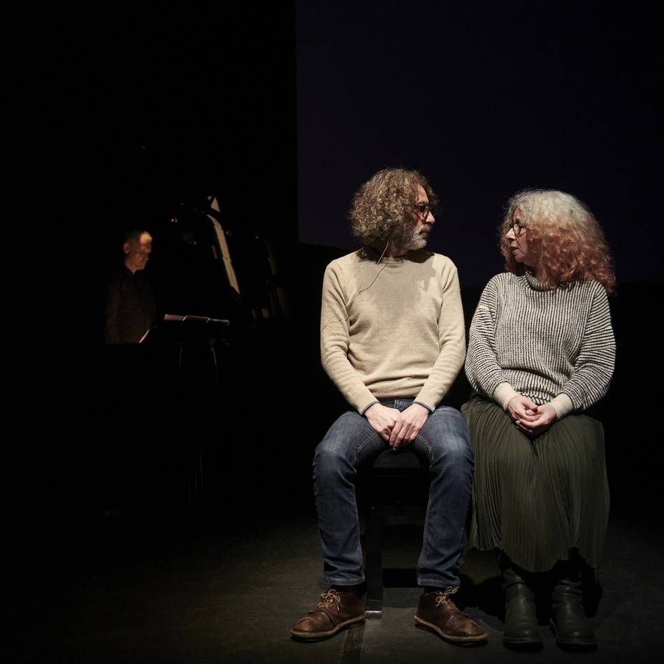 Theaterabend im FFT: Mit Brecht über Exil und Kunstfreiheit nachdenken