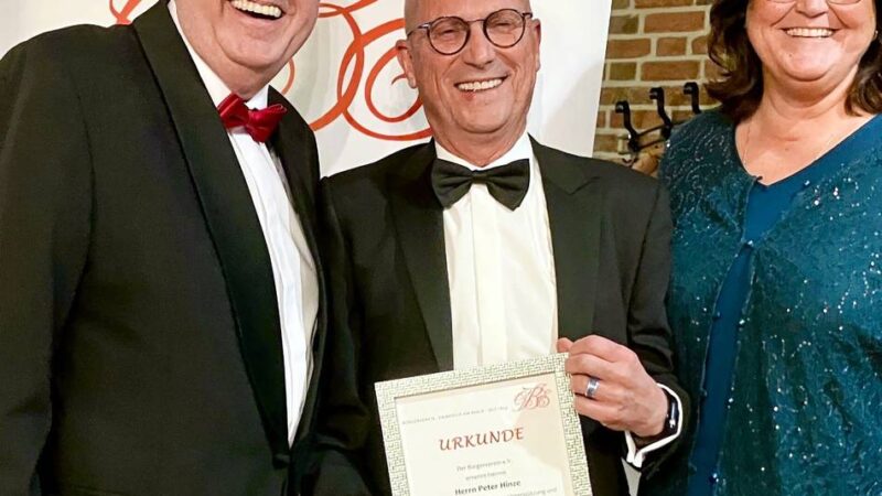 Stiftungsfest des Emmericher Bürgervereins: Peter Hinze sagt im Smoking „Servus“