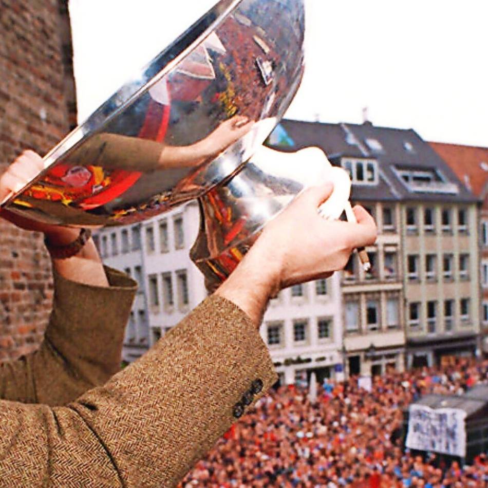 Zum 90. Geburtstag der DEG: Als für eine Eintrittskarte zur Brehmstraße sogar ein Zwergpudel geboten wurde