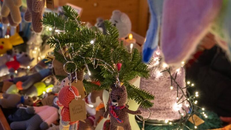 Advent in Mönchengladbach: Weihnachtszauber auf Schloss Wickrath eröffnet