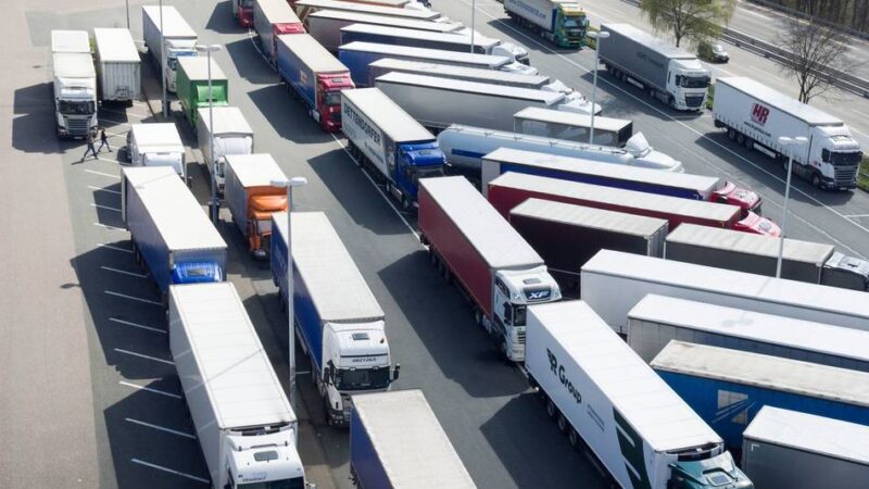 Die A3 im Kreis Mettmann fiel gleich mehrfach negativ auf: ADAC zählt Parkverstöße von Lkw an Autobahnen