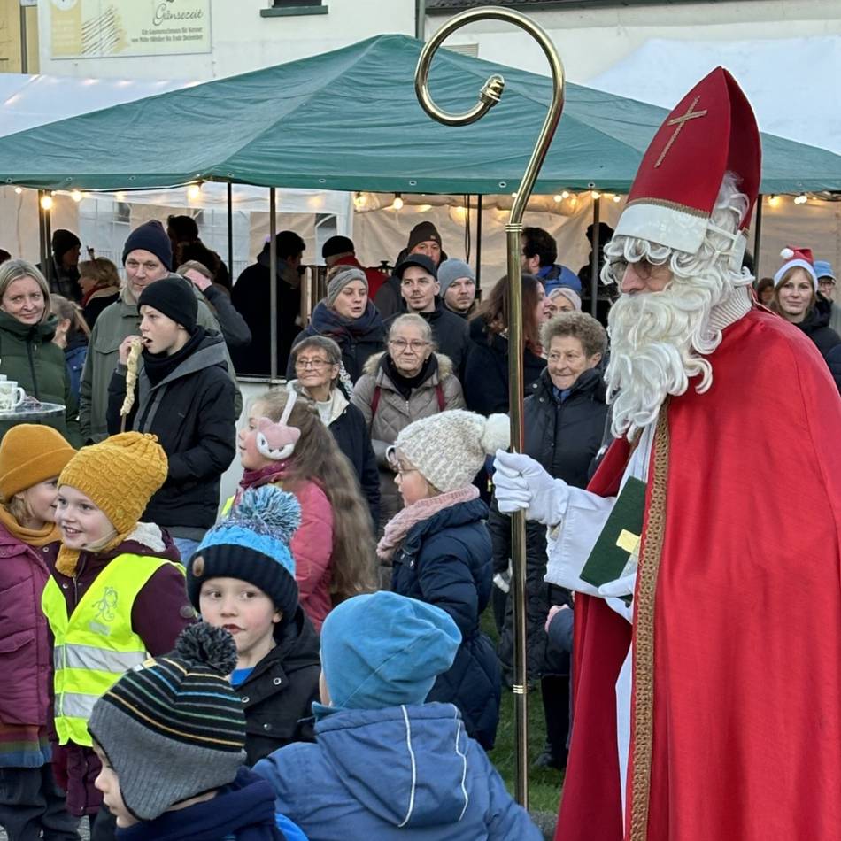 Heimatverein vor Weihnachten: Zu „Weihnachten im Dorf“ kommt in Kessel auch der Nikolaus