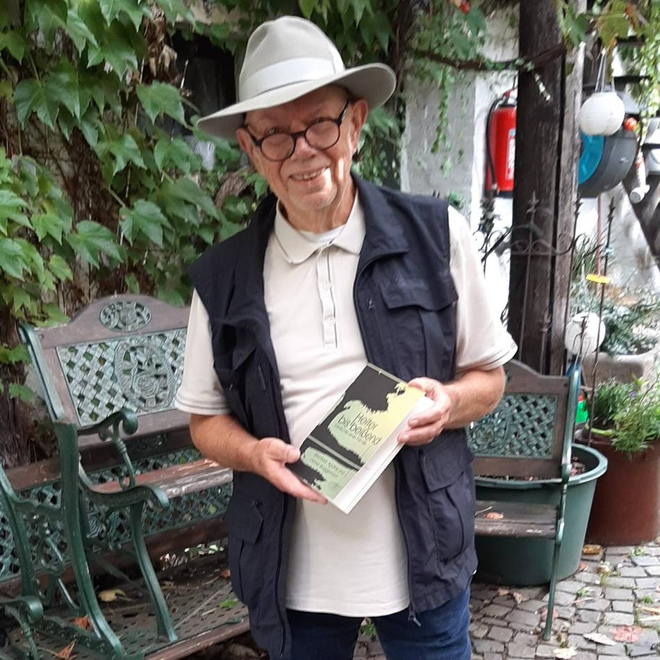 Lyrik aus Erkelenz-Grambusch: „Heiter bis beißend“ vereint drei Generationen in einem Buch