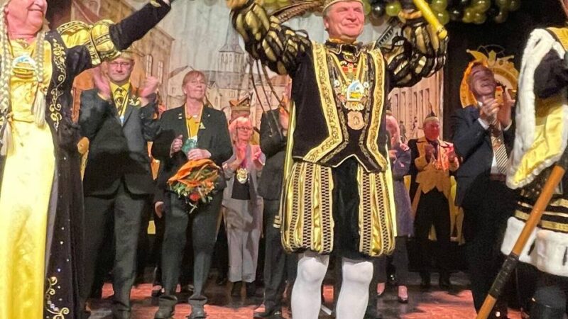 Erstes Dreigestirn im Süchtelner Karneval: Süchteln proklamiert Tollitäten auswärts