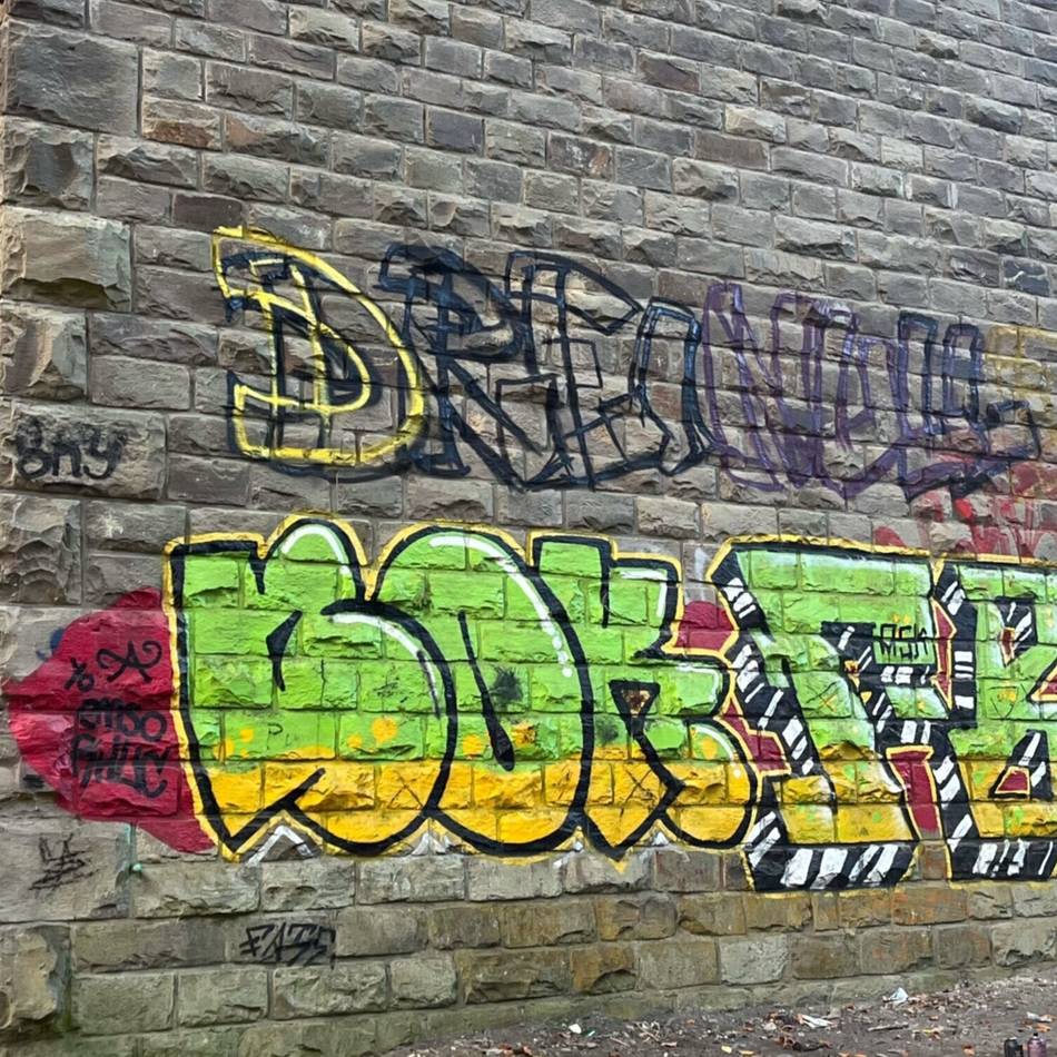 Autobahnbrücke Lambertsmühle an der A1: Polizeihund verfolgt Graffiti-Sprayer – Festnahme