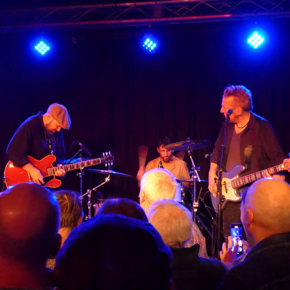 Freischlader-Trio mit Bluesrock in Rheinberg: Henrik macht den Hendrix und mischt den Adler auf