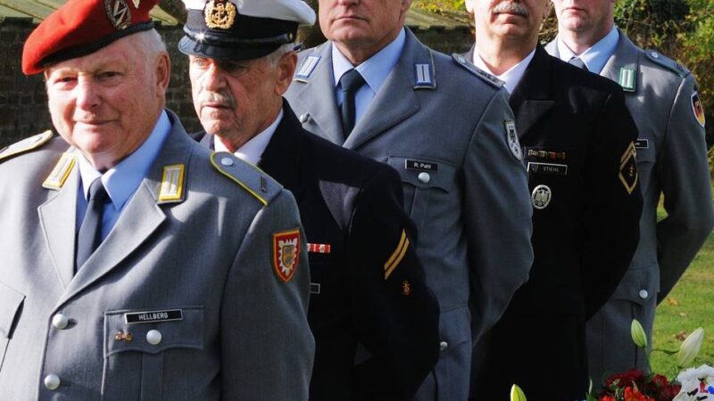 Anlässlich des Volkstrauertags: Dormagener Reservisten in der Normandie