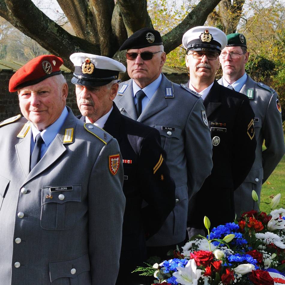 Anlässlich des Volkstrauertags: Dormagener Reservisten in der Normandie
