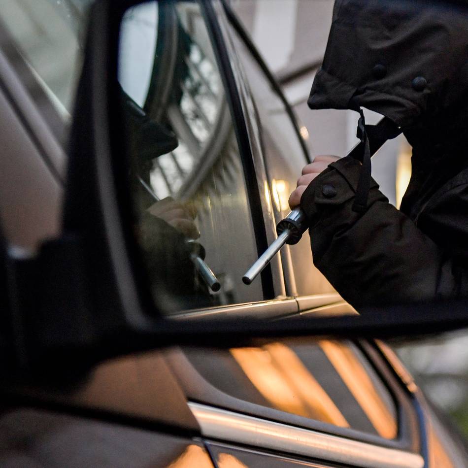 Die Polizei sucht Zeugen: Drei Autos in St. Hubert aufgebrochen