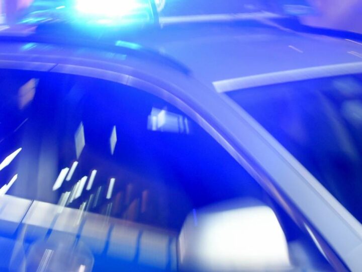 Überfall auf Supermarkt in Wesel: Räuber bedroht Kassierer mit Schusswaffe
