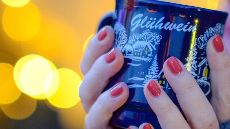 Am Nikolaustag in Langenfeld: Adventsmarkt am 6. Dezember auf dem Reusrather Platz