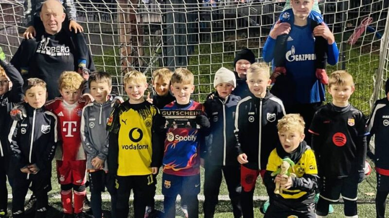 Hauptpreis bei einer Tombola: Landesliga-Torjäger Paul trainiert Budberger Jugendfußballer