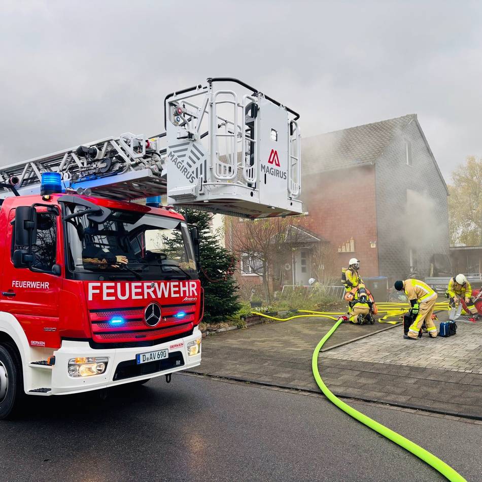 Feuerwehr Monheim: Verletzte bei Brand an der Königsberger Straße