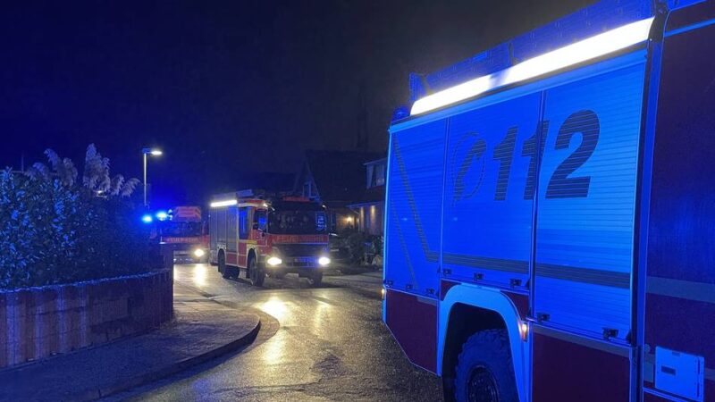 Feuerwehreinsatz in Dinslaken: Verpuffung in Wohnhaus – eine Person schwer verletzt