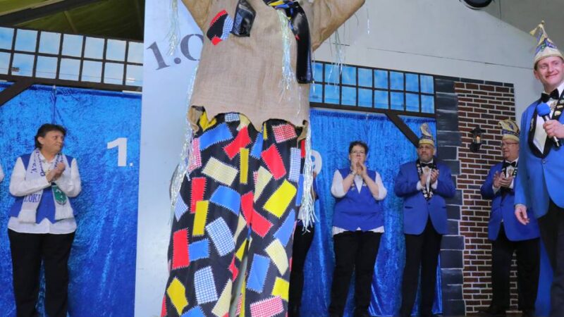 Karnevalseröffnung im Rheinberger Süden: Hoppeditz krabbelte in Orsoy aus dem Tresor