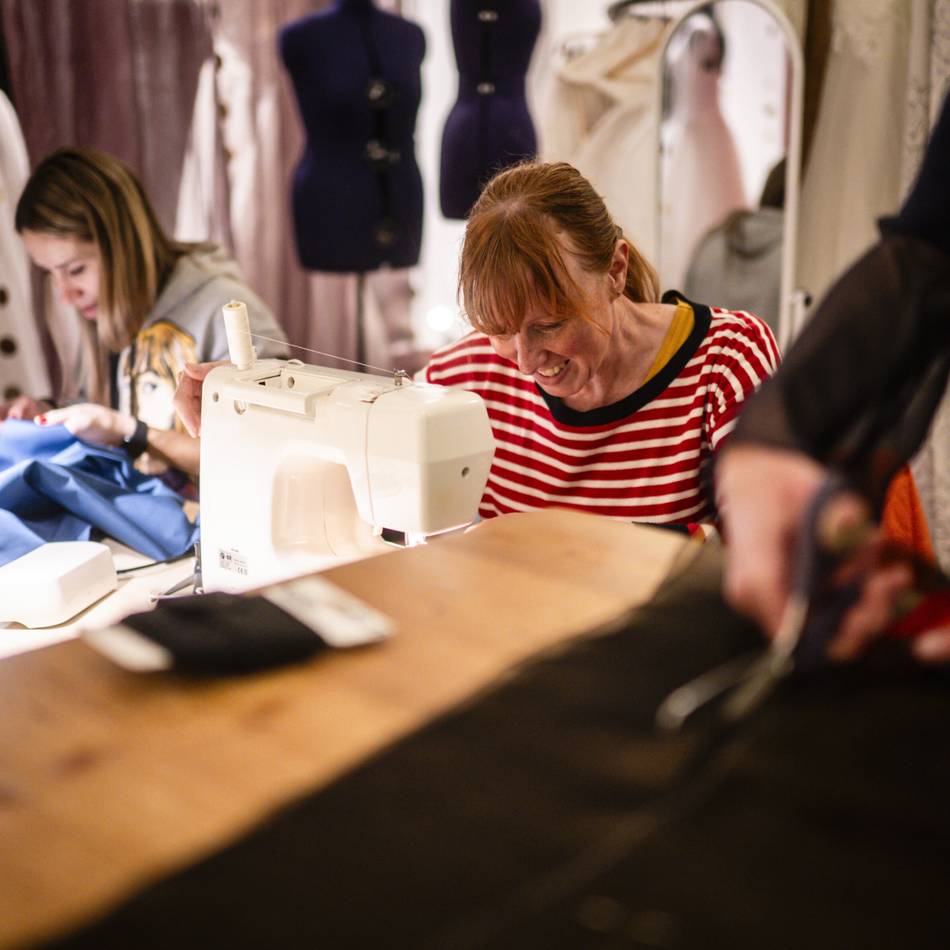 Alte Hobbys neu in Mode: Wo man in Düsseldorf nähen, stricken, häkeln kann