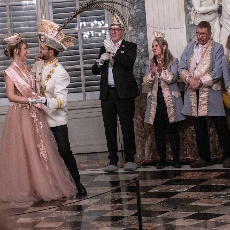 Karneval in Düsseldorf: Eine Kürung und ein Abschied