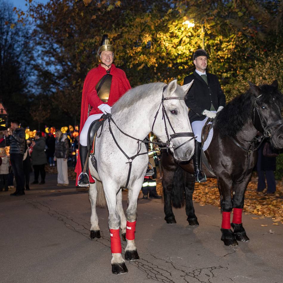 Martinsfest in Meerbusch: „Ein so schönes Martinsfeuer kenne ich aus keiner anderen Stadt“