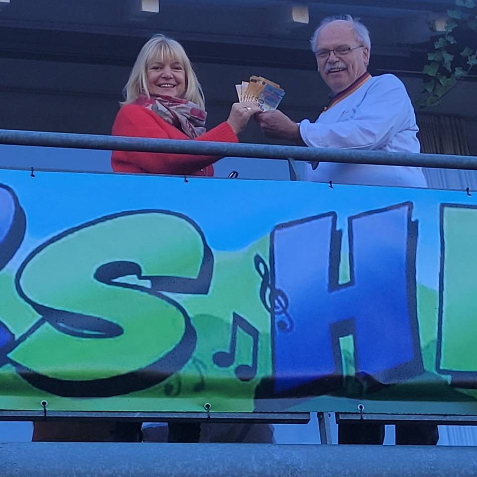 Hückeswagener Bäckermeister: Ein Brot fürs Realschuljubiläum