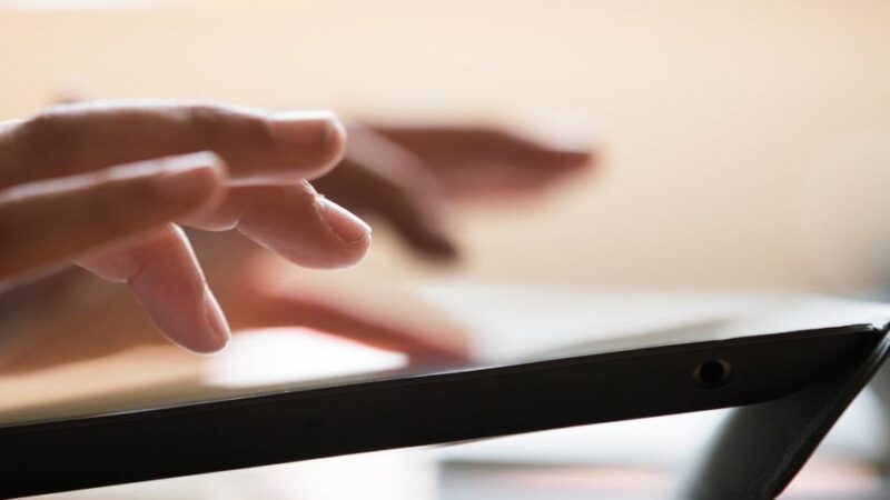 Kritik aus dem Rat: Stadt pocht auf Kindersicherung für Tablets von Lokalpolitikern