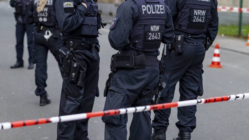 NRW-Rettungsmedaille für Alberto aus Duisburg: „Noch nie habe ich einen so mutigen Jungen ausgezeichnet wie dich“