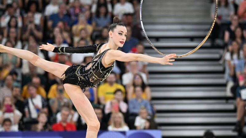 Wettbewerb in der rhythmischen Sportgymnastik: Olympiasiegerin Darja Varfolomeev in Leverkusen