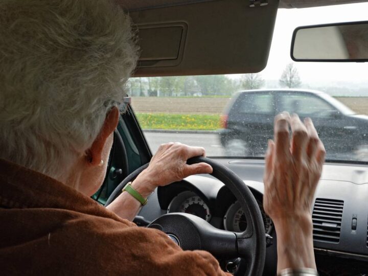 Prozess am Amtsgericht Wermelskirchen: Ein salomonisches Urteil nach Unfallflucht – Fahrstunde für 87-Jährige