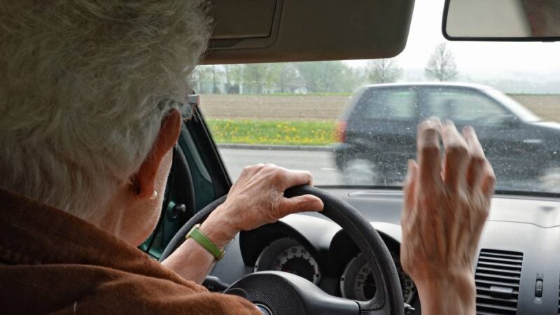 Prozess am Amtsgericht Wermelskirchen: Ein salomonisches Urteil nach Unfallflucht – Fahrstunde für 87-Jährige