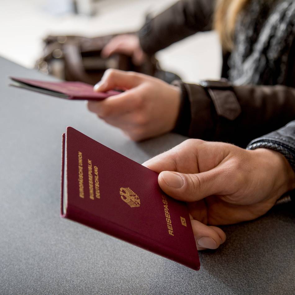 Vorgabe der Stadt: Warum manche Bürger in Kevelaer für einen Reisepass die Heiratsurkunde brauchen