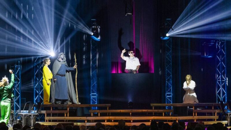 „Das Geheimnis von Hohenbusch“ in der Erkelenzer Stadthalle: Das Erka-Ensemble am Ort der Magie