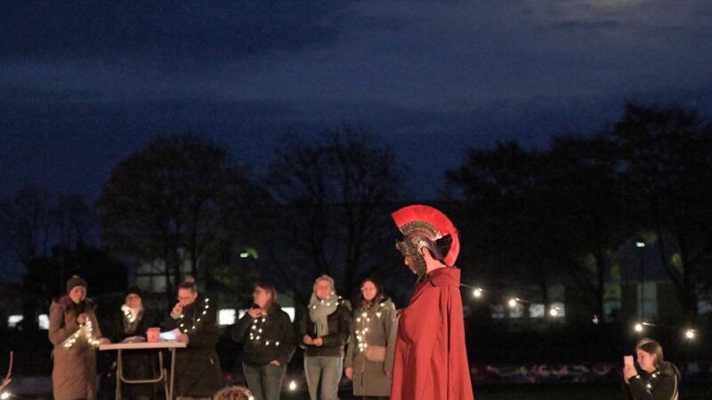 Mantelteilung im Stadion: So feierten rund 250 Gocher Kinder Sankt Martin