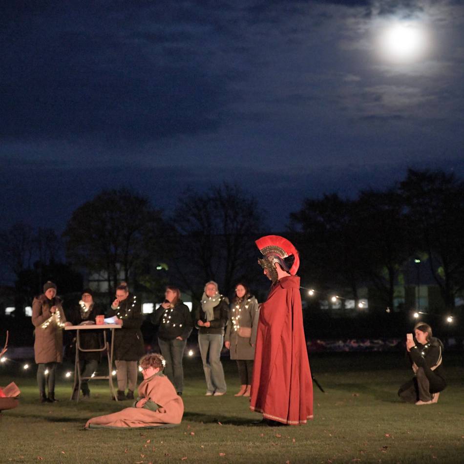Mantelteilung im Stadion: So feierten rund 250 Gocher Kinder Sankt Martin