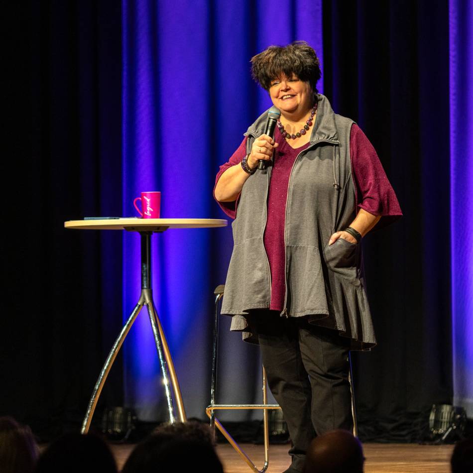 Kabarettistin zu Gast in Erkelenz: Wie Ingrid Kühne punktgenau den Nerv des Publikums trifft