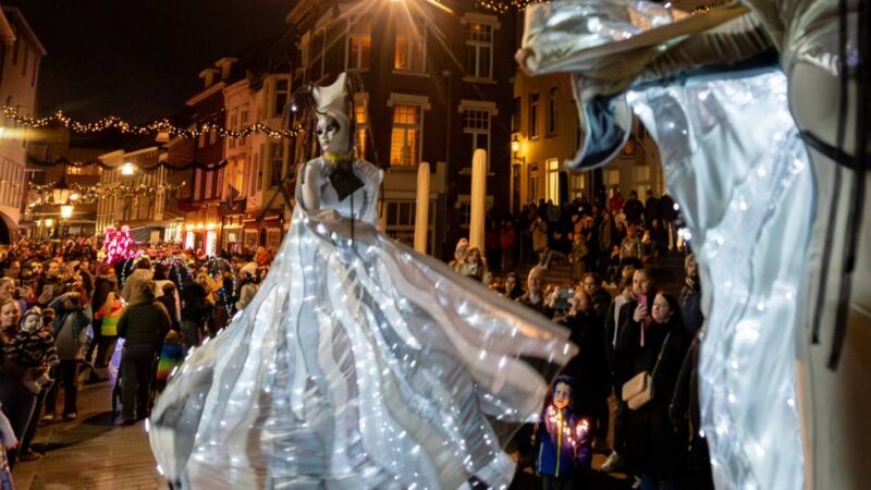 Start in die Winterzeit: Lichterparade in Roermond