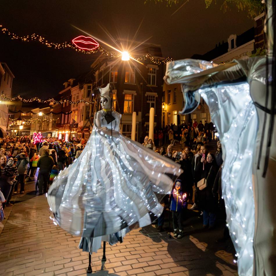 Start in die Winterzeit: Lichterparade in Roermond
