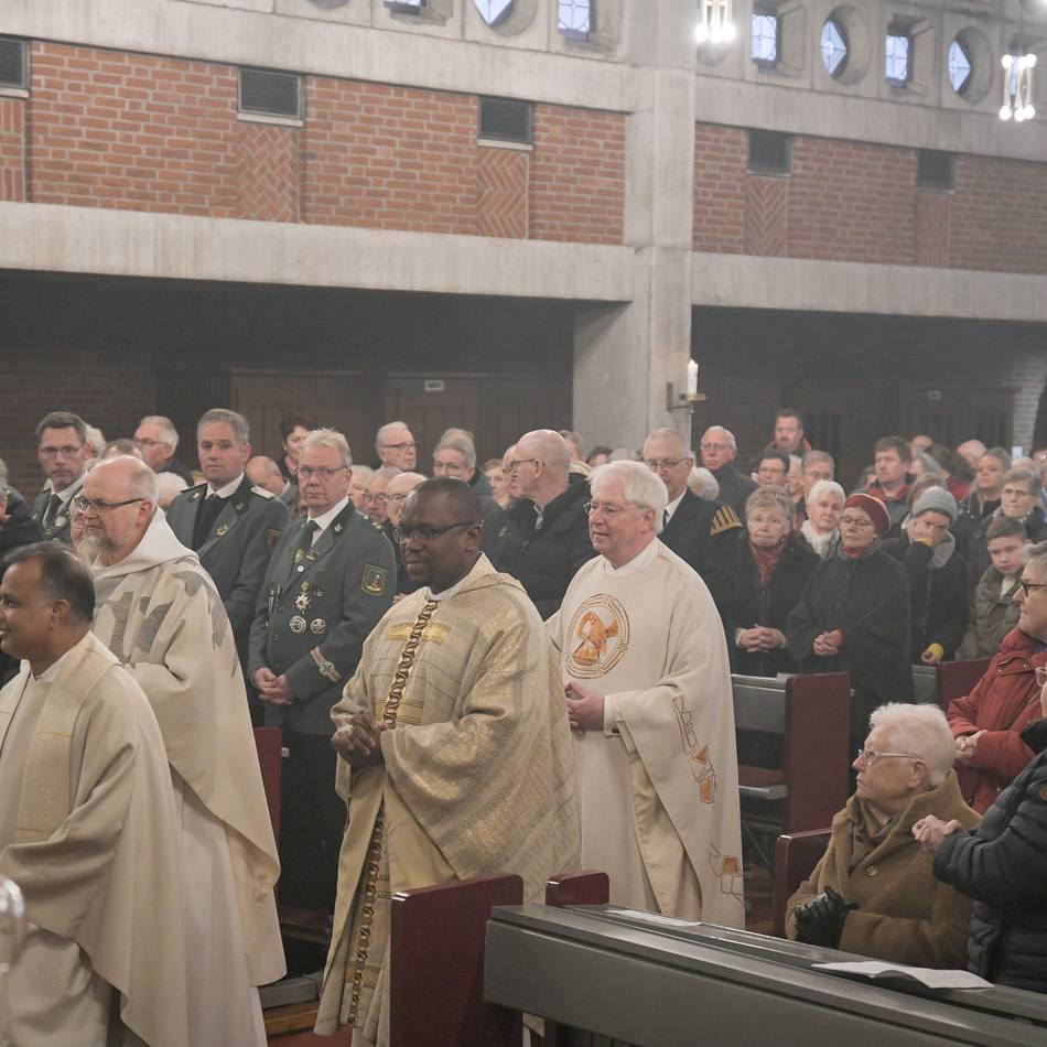 Einführung in Uedem: Hirtenstab für neuen Pfarrer Martin Ahls: „Das ist schon überwältigend“