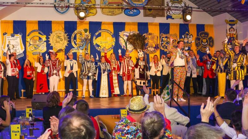 Närrische Nacht in Katzem: Jeck und bunt im „allerschönsten Dörpke“