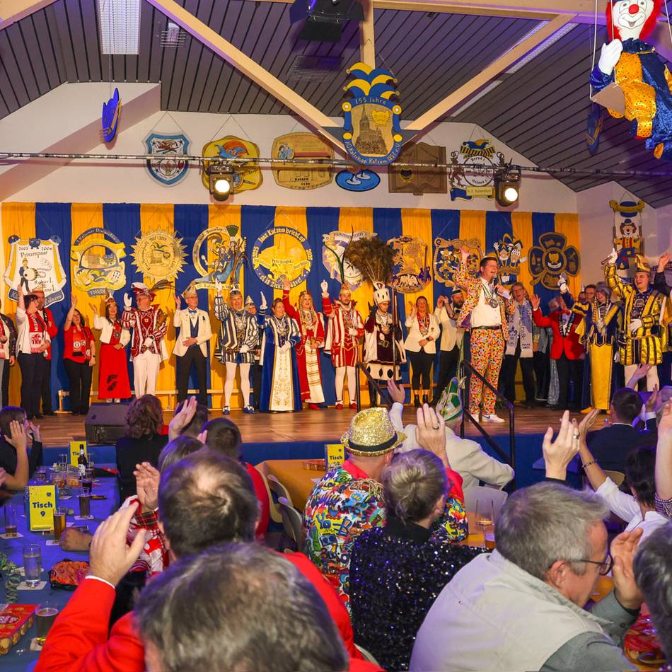 Närrische Nacht in Katzem: Jeck und bunt im „allerschönsten Dörpke“