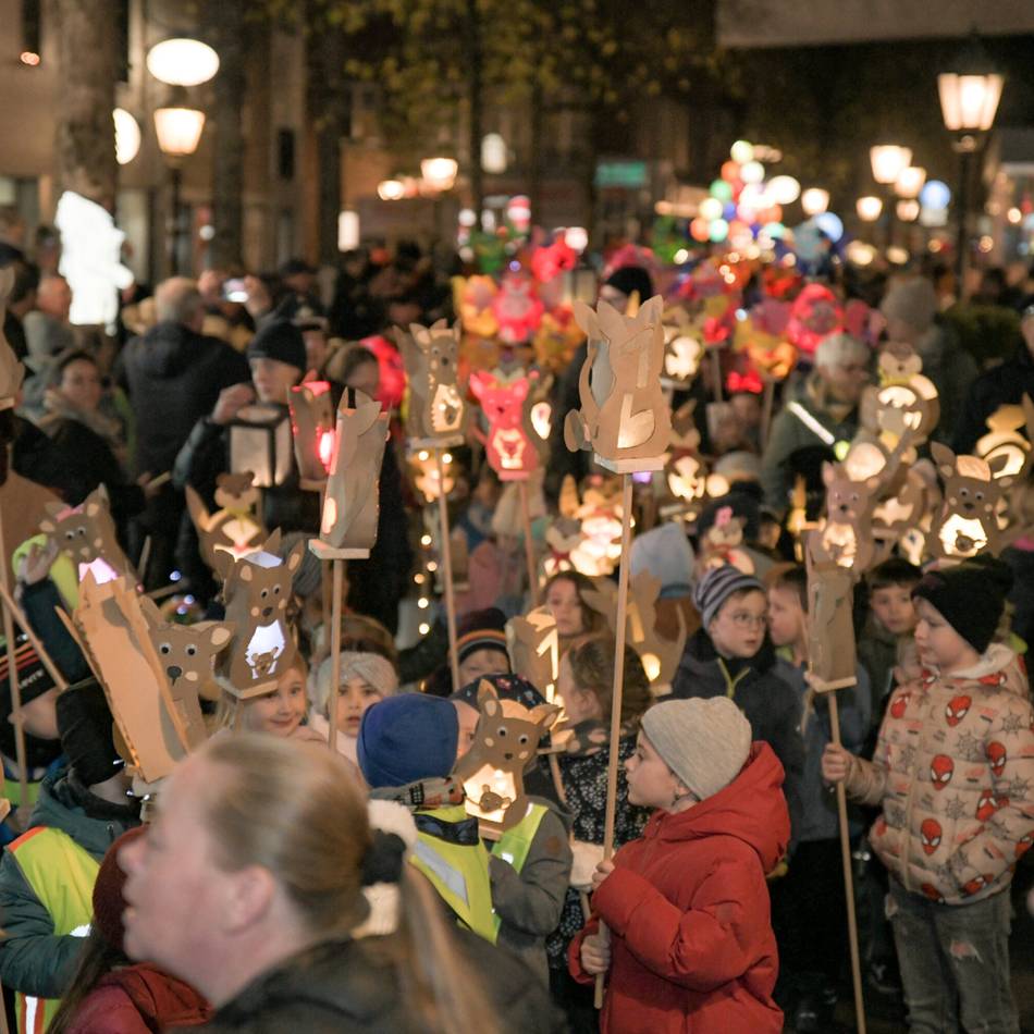 Strenge Sicherheitsvorkehrungen: Ein Lichtermeer in Goch – St. Martinsumzug begeistert 1500 Kinder