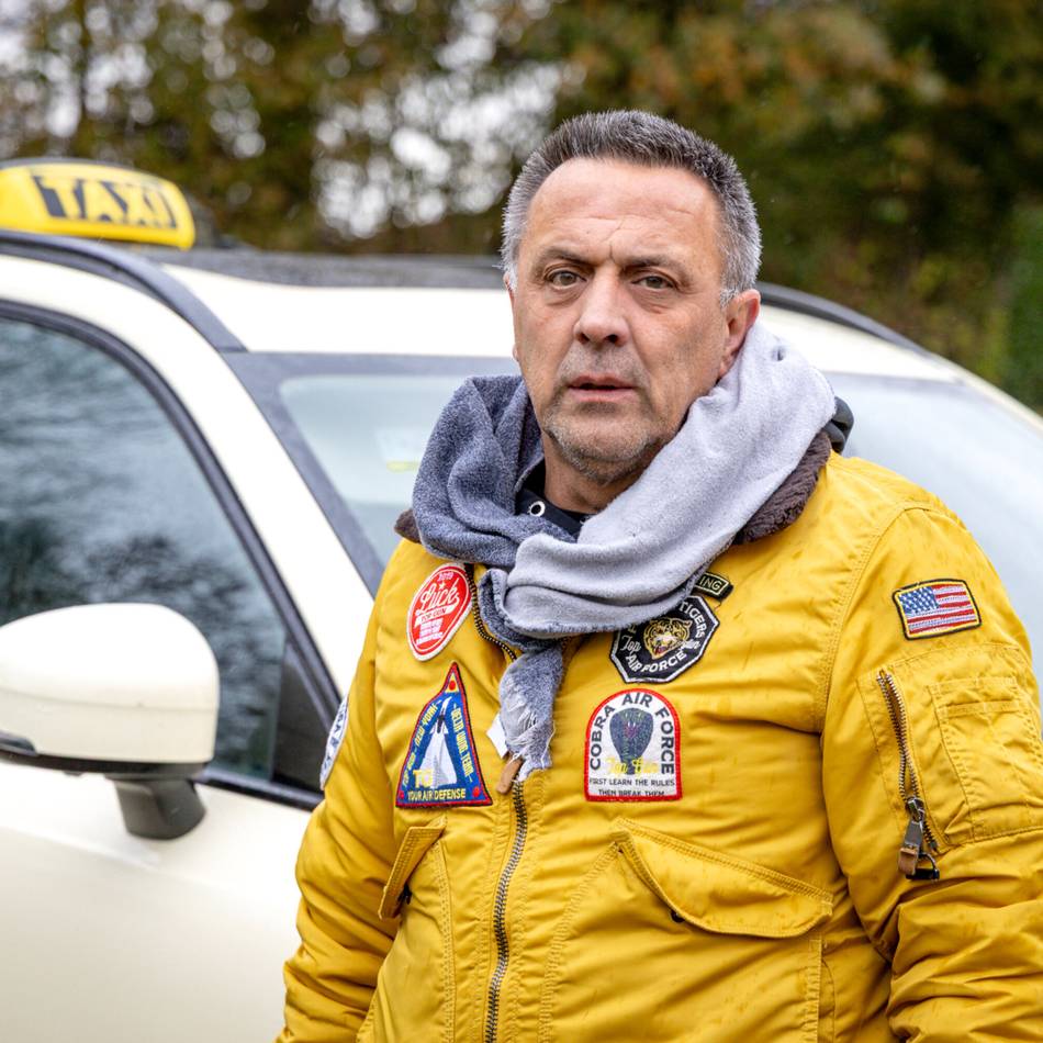 Taxifahrer reagiert instinktiv: Tödlicher Unfall auf der A46 – „Ich dachte wirklich, das war’s“