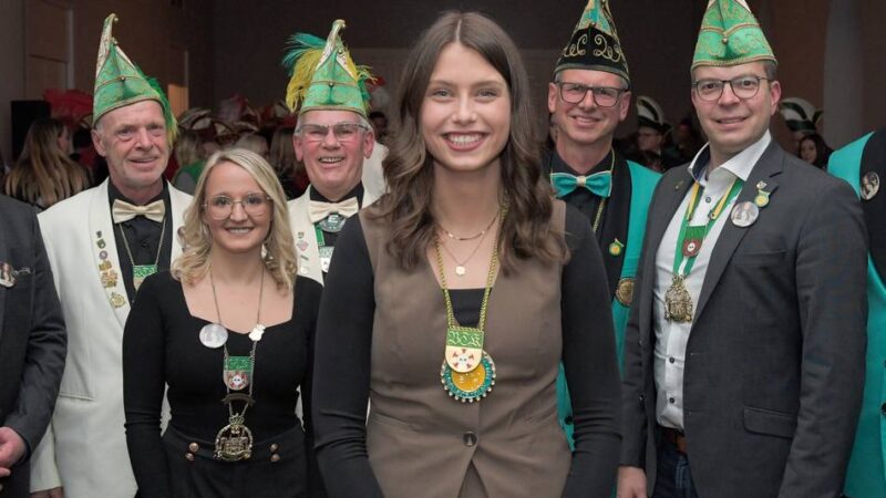 „Neuer Stern aller Narren“ : Janine Koppers ist die neue Tulpenprinzessin im Bedburg-Hauer Karneval