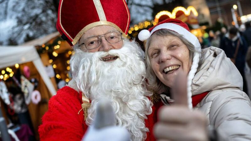 Rund um den Dorfplatz: Nikolausmarkt bringt Weihnachtsstimmung nach Baumberg