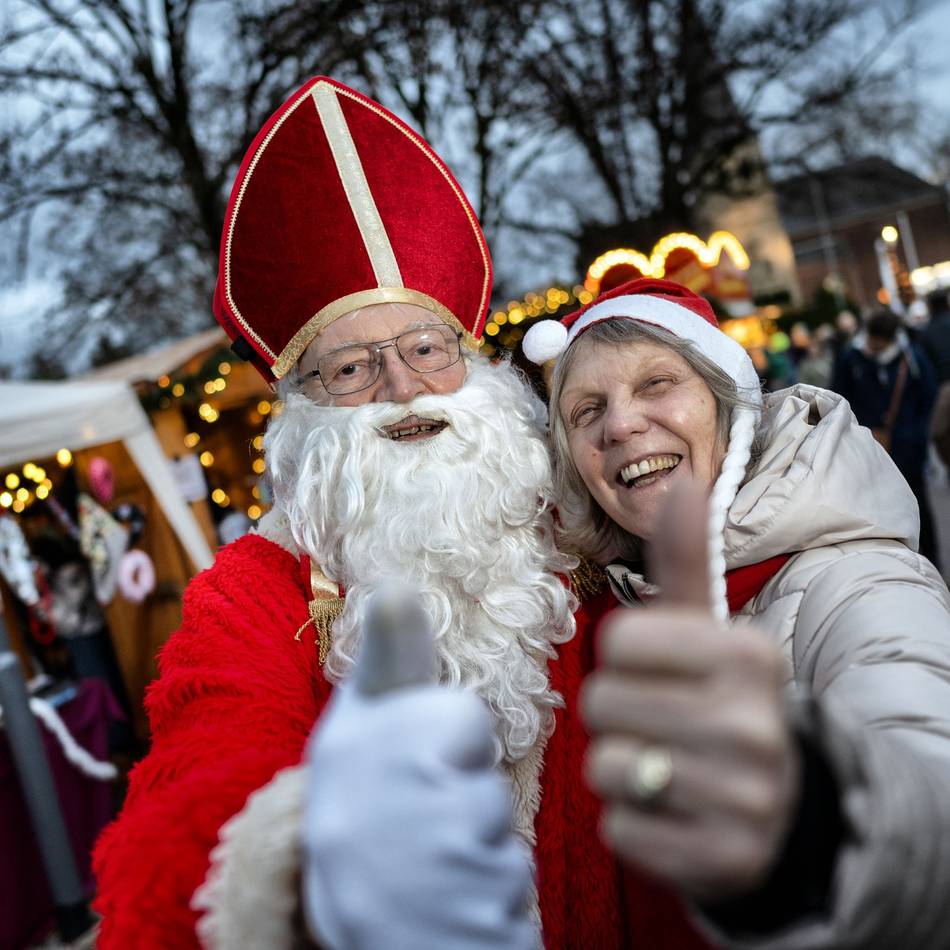 Rund um den Dorfplatz: Nikolausmarkt bringt Weihnachtsstimmung nach Baumberg