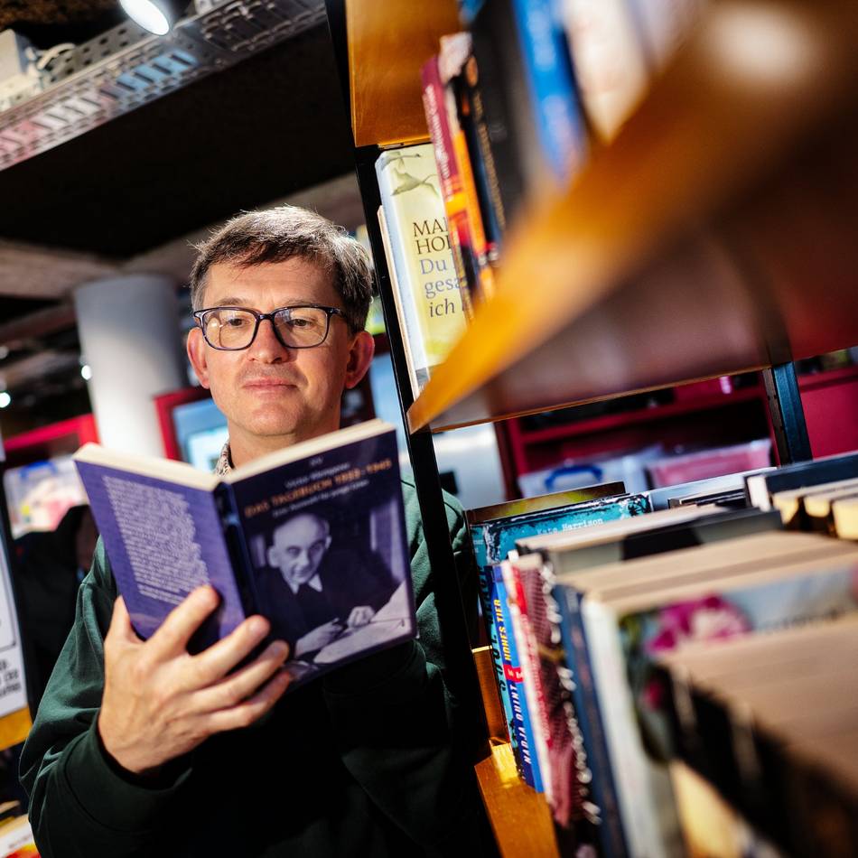 In Langenfeld: Büchertrödel zieht viele Leseliebhaber in die Stadtbibliothek