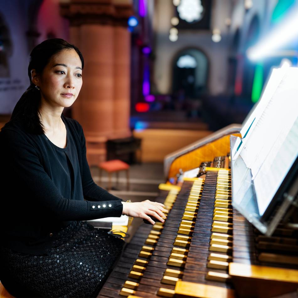 St. Josef in Langenfeld: Konzert begeistert mit Gesang und Pariser Organistin Sarah Kim