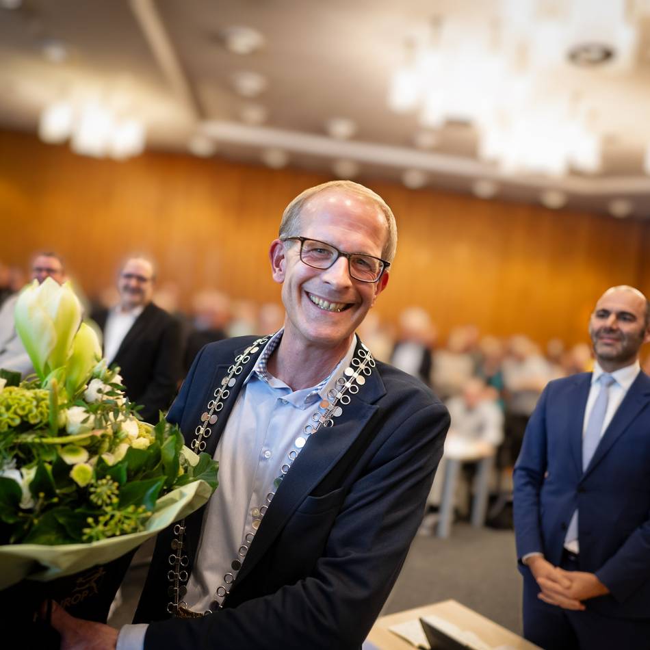 Konstituierende Sitzung des Stadtrates in Langenfeld: Gerold Wenzens als Bürgermeister vereidigt