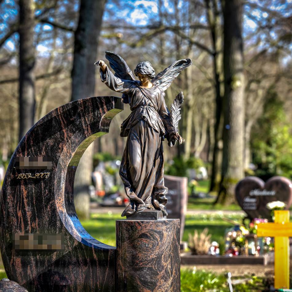 Stadt Leverkusen hebt Friedhofsgebühren ab 2026 an: 20 Prozent mehr – Erdgräber werden 800 Euro teurer