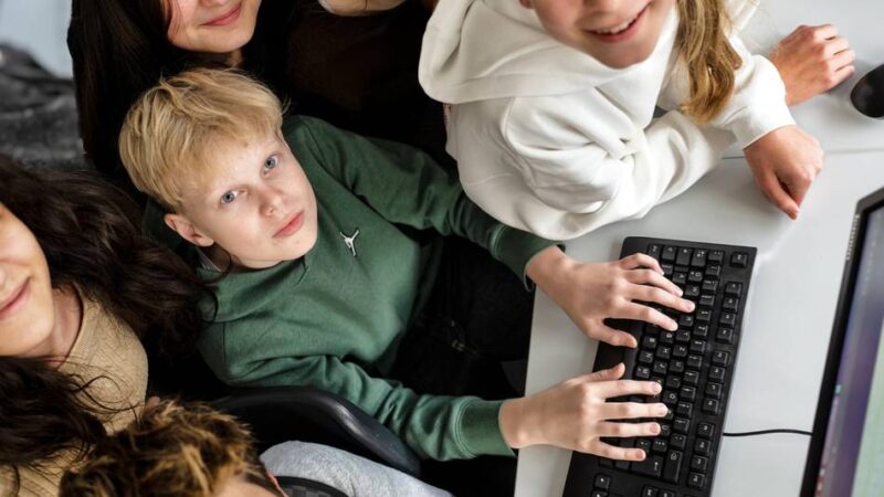 Partnerprojekt zwischen OHG und türkischer Schule: Wie Jugendliche aus Monheim und Istanbul KI auf die Probe stellen